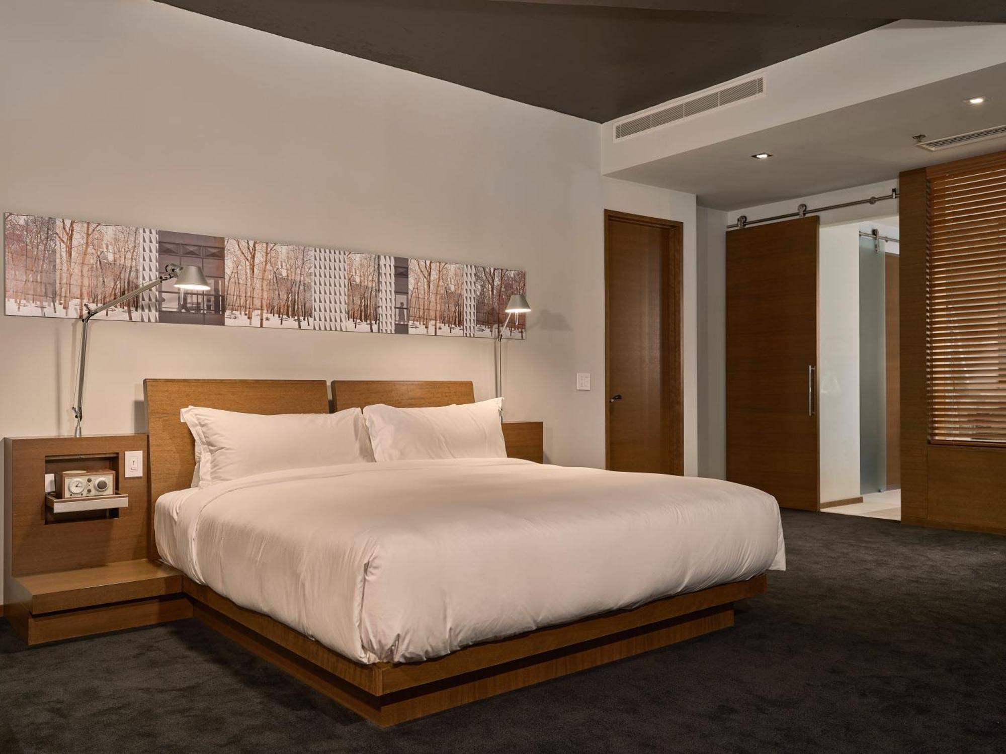 Signature Room,1605383884:JPEG